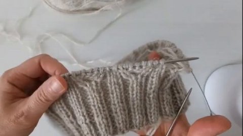 МК по вязанию шапки спицами.