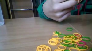 Как плести браслеты из резинок легко и без рагатки