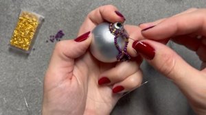 Как оплести новогодний шар бисером за вечер.