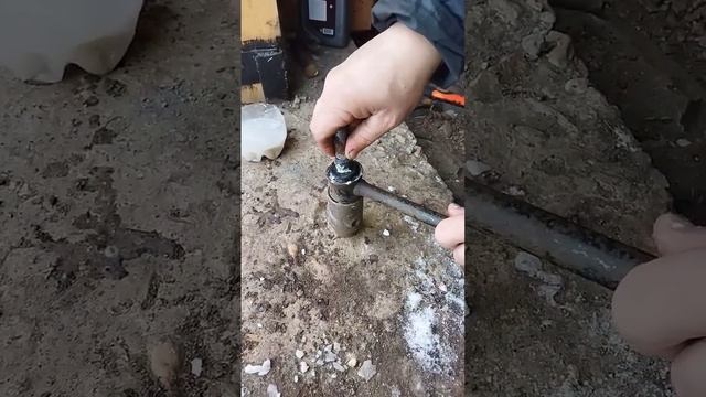 Ваз-2107. Как легко и просто запрессовать железную втулку реактивной тяги смотреть онлайн
