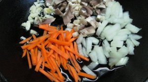 Суп с квашеной капустой и фасолью