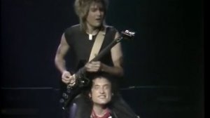 Quiet Riot - Cum On Feel The Noize