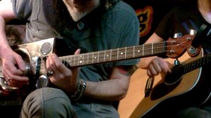 Бомж Трио соло на сигарбокс гитаре