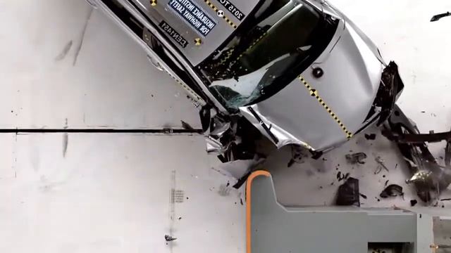 краш тест Toyota RAV4 [HD] смотреть онлайн