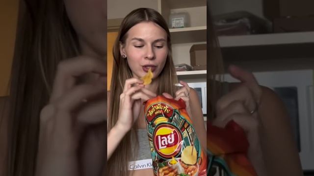 Пробуем чипсы Lay’s со вкусом Том-Ям, какие пробовали необычные вкусы вы?