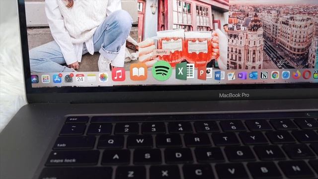 What's on my MacBook Pro 2021! Aesthetic cases and wallpapers!