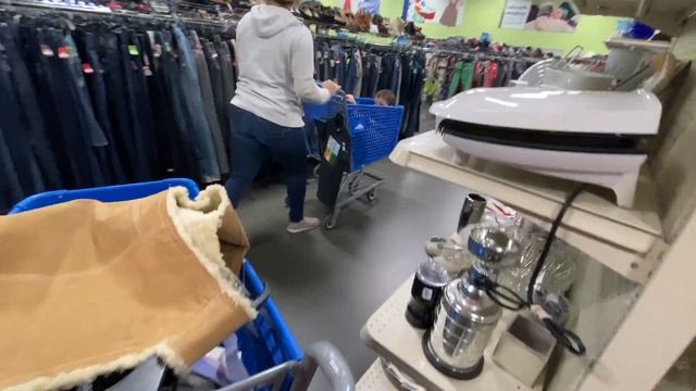 США ?? Я В ШОКЕ ЧТО ПРОДАЮТ в ОБЫЧНЫХ МАГАЗИНАХ в АМЕРИКЕ ? ПОХОД в СЕКОНД ОБЗОР НА ПОЛКАХ САШАЛ