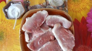 Свиные стейки на пару