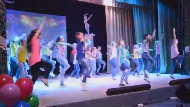 Танцы и общий выход.Мишки смотреть онлайн