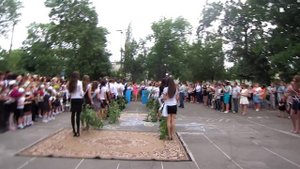 выход 9 и 11 классов на последнем звонке)
