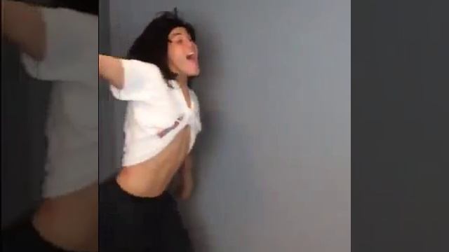 Как здороваются парни vs девушки/How to say hello guys vs girls смотреть онлайн