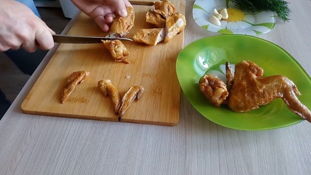 Гороховый суп с копчёными  куриными крылышками. Вкусный и сытный суп без хлопот