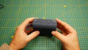 Китайский клон колонки GO3 - против JBL! И конечно разберем...