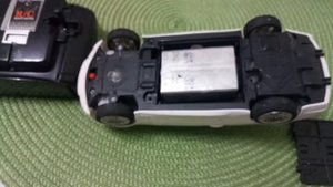Телефонные аккумуляторы вместо батареек для игрушечного автомобиля