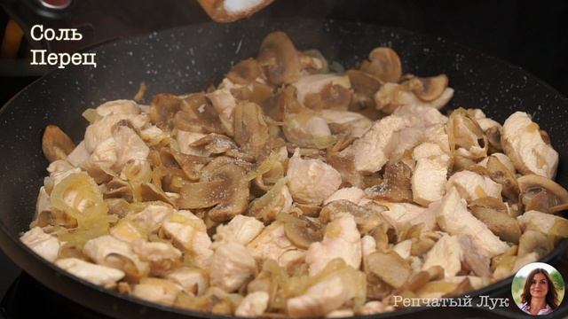 Очень вкусный жюльен с грибами, сметаной и курицей. Идеальная горячая закуска на праздничный стол