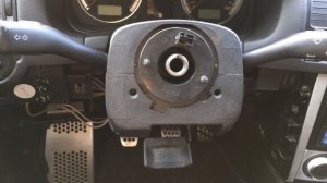 Как снять подрулевые переключатели (стрекозу) на VW Golf 4 / Bora