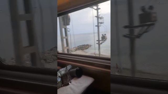 чёрное море вид из окна поезда