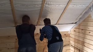 Дом из бруса своими руками. Начало постройки лестницы. Обшивка имитацией бруса мансардного этажа.