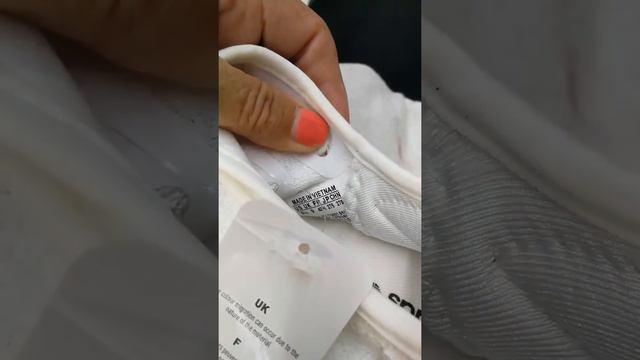 Adidas 850.000 vnd. Son SPORT. 23 C BIET THU. смотреть онлайн