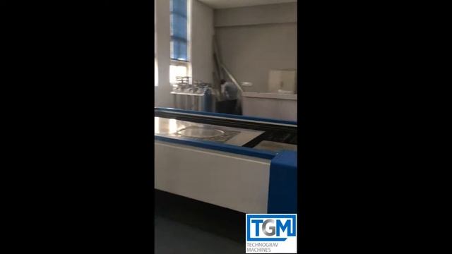 Волоконный станок для резки металла Senfeng SFLM3015A3 смотреть онлайн