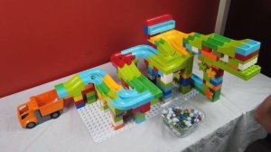 Шарики катятся по двойной горке - Горки для шариков