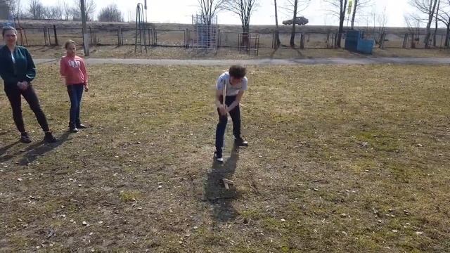 Русская народная игра "Чижик"