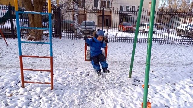 ИГРАем на Детской Площадке Зимой Канал ЧелленДЖ смотреть онлайн