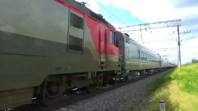 "Бывшая Легенда!" Электровоз ЭП20-001 с фирменным поездом №30 "Москва - Новороссийск" смотреть онлайн