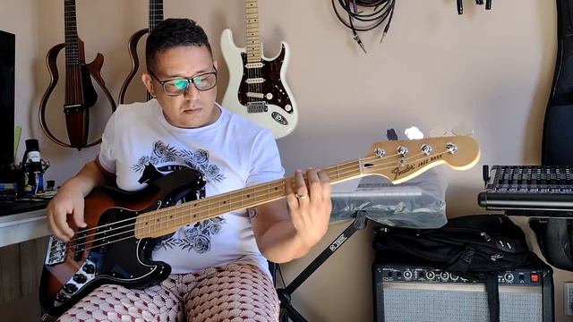 Fender Jazz Bass Deluxe Active MIM смотреть онлайн