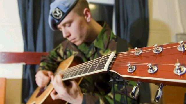 За Собою Дверь Казармы Тихо Затворю (Под Гитару) смотреть онлайн