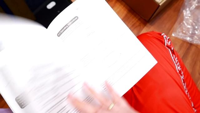 РОБОТ у ленивой  школьницы дома. КОРОЧЕ не хочу убирать, заказали  робот пылесос NEATSVOR х520.