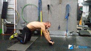 Упражнение с гимнастическим роликом