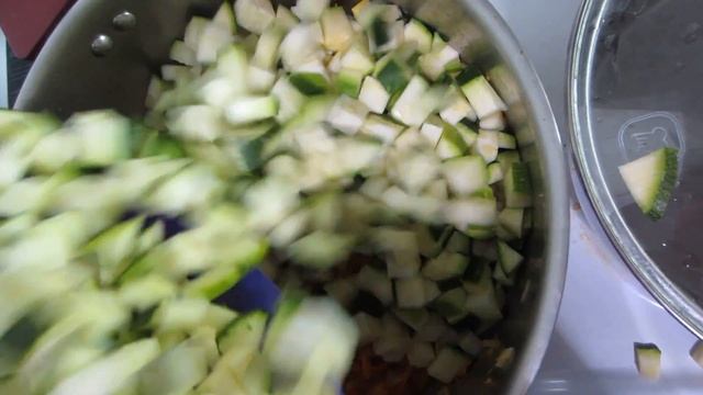 Кабачковая икра на зиму. Икра из кабачков вкуснее чем в магазине. смотреть онлайн