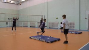 Детский волейбол. Обучение. Упражнение на отработку верхней и нижней передачи