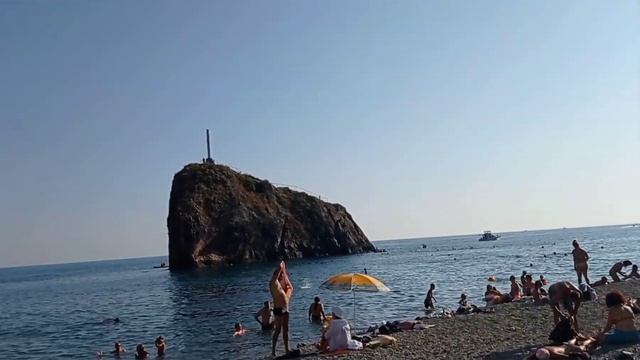 Крым. Мыс Фиолент. Пляж яшмовый. Обзор левой стороны. смотреть онлайн