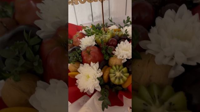 Букет вкусный с цветами #7дел #подаркисвоимируками #вкусныйбукет смотреть онлайн