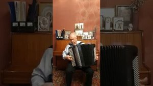 Настоящий баян Юпитер( СССР),Чистые Пруды ,тоже чисто звучат!