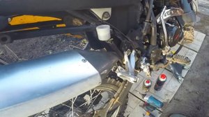 Как быстро и легко поменять тормозные колодки на мотоцикле. Замена тормозных колодок.