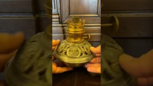Старинная керосиновая лампа