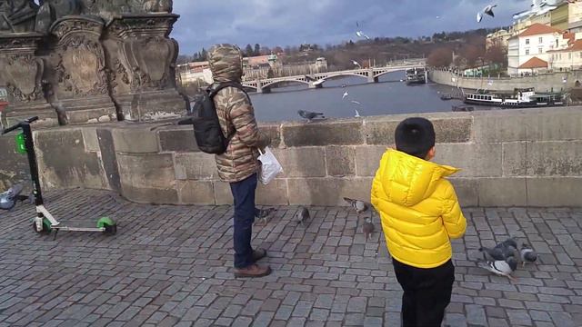 Karlov most Praha sa kaldrmom