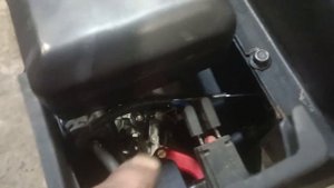 Плавают обороты двигателя снегоуборщика. Седьмая серия. Прокладка между рулём и сиденьем.