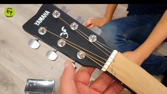 Распаковка акустической гитары YAMAHA