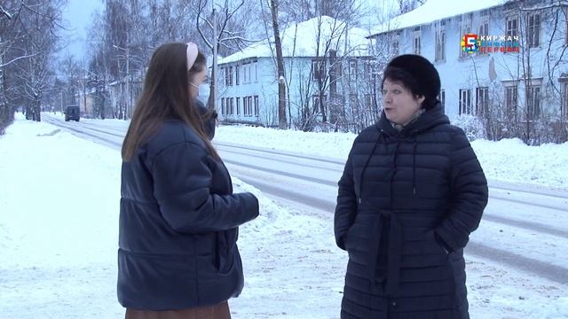 Город готовится к встрече нового 2022 года. Елки уже установлены смотреть онлайн