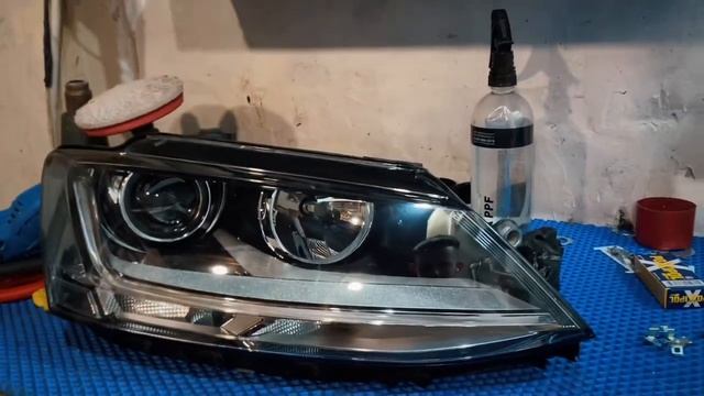 Установка линз в рефлекторные фары на шпильки vw Jetta 6. Bi led Zorkiy s30. Led в дальний и птф.