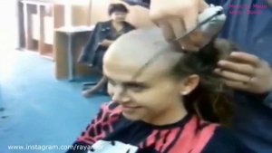 Раиса бреет голову полностью лысый