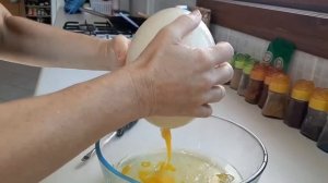 Готовим из страусиного яйца!