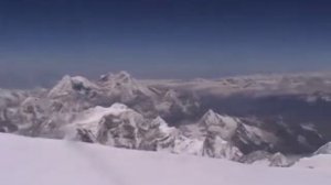 Чо-Ойю, 8201 м. Георгиевская лента на вершине