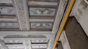 Египетский дом в центре Санкт-Петербурга! У входа две скульптуры бога солнца Ра. Сфинксы, пирамиды.