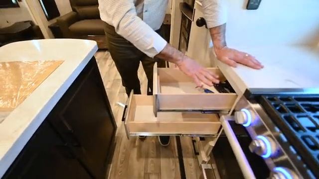 3 Slides = Huge Living Space! | 2023 Jayco Eagle 330RSTS смотреть онлайн