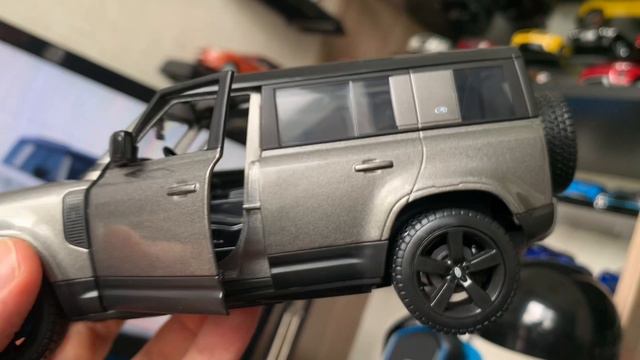 Обзор моделей Land Rover Defender от Bburago и Welly